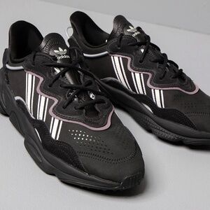 Adidas Ozweego sneakers in Black w/ Purple Accents Size Womens 8.5